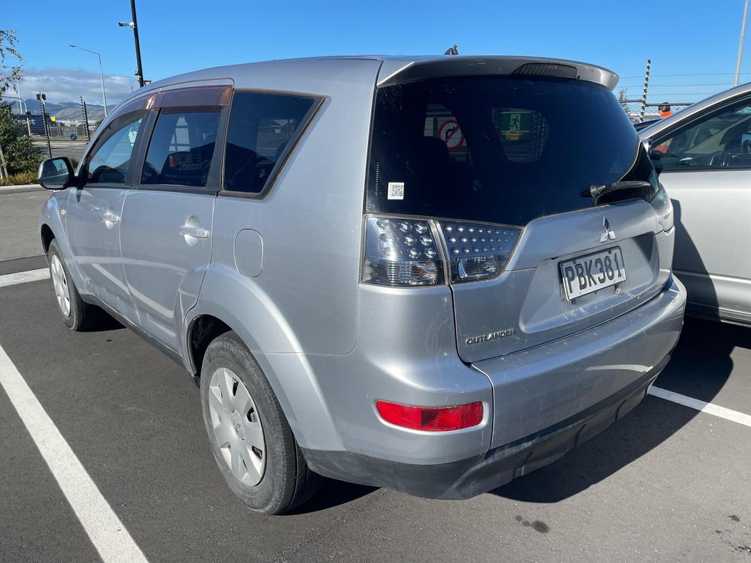 Photo '10' of Mitsubishi Outlander