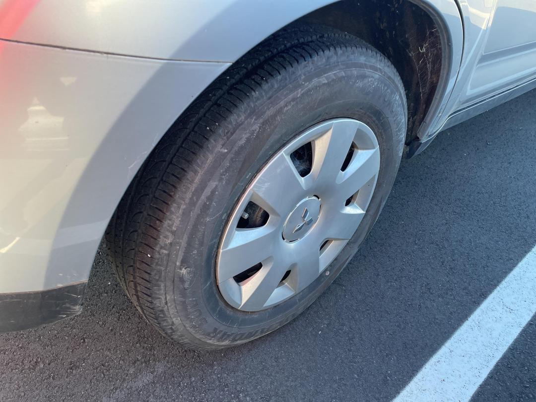 Photo '8' of Mitsubishi Outlander