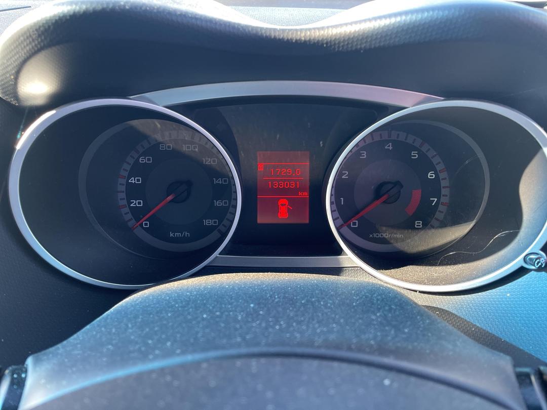 Photo '16' of Mitsubishi Outlander