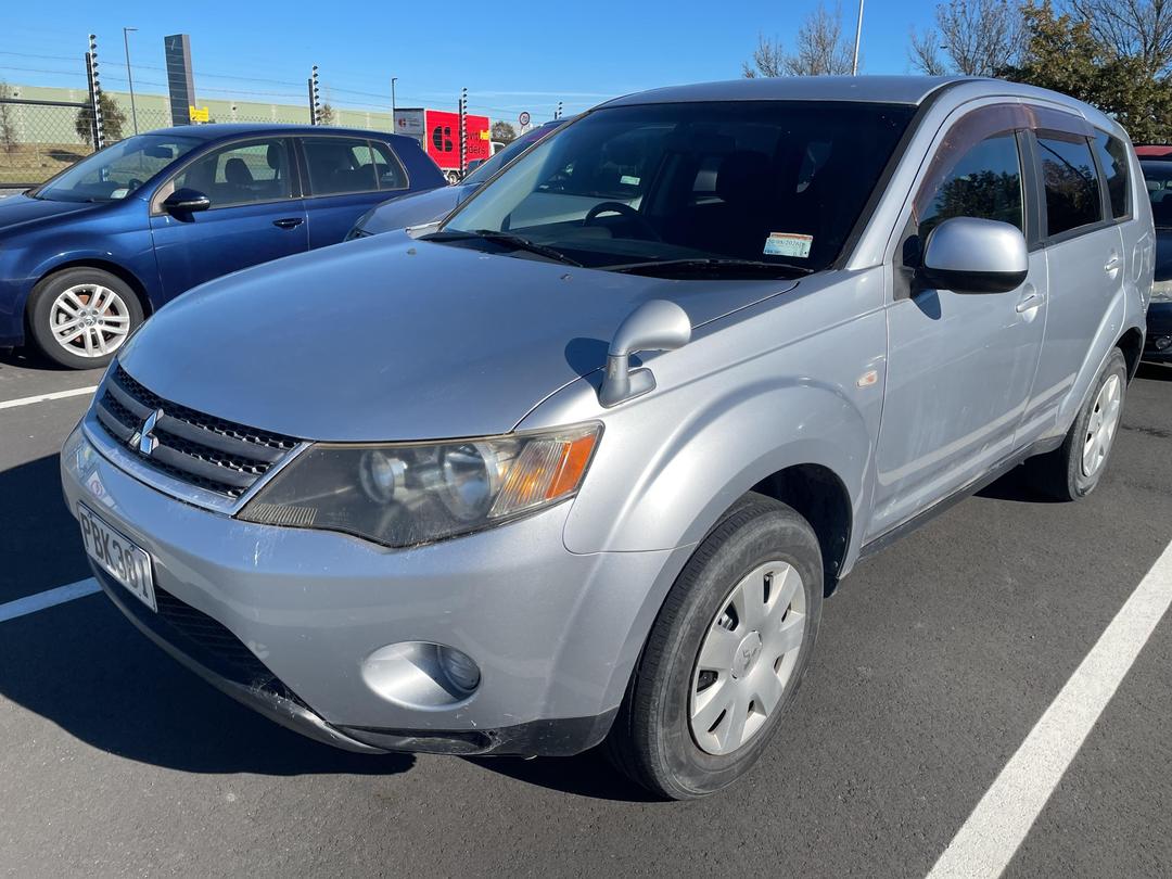 Photo '4' of Mitsubishi Outlander