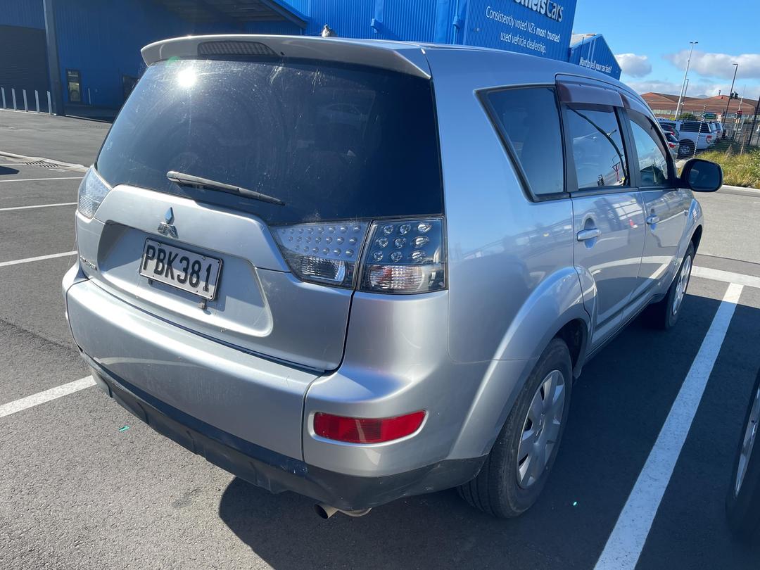 Photo '7' of Mitsubishi Outlander