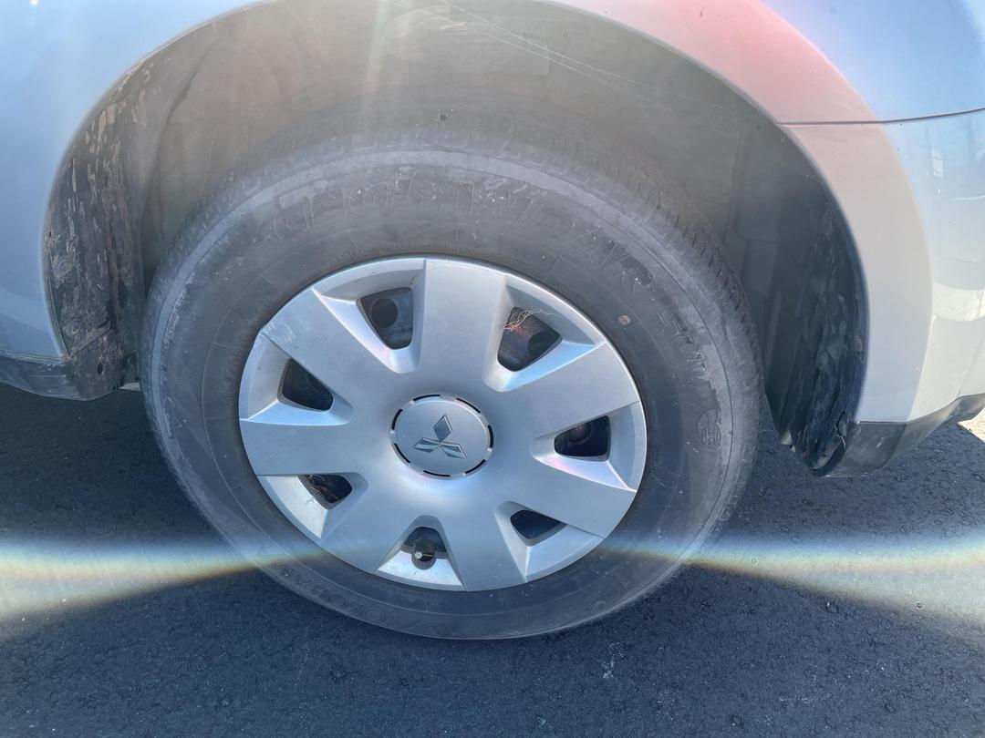 Photo '2' of Mitsubishi Outlander