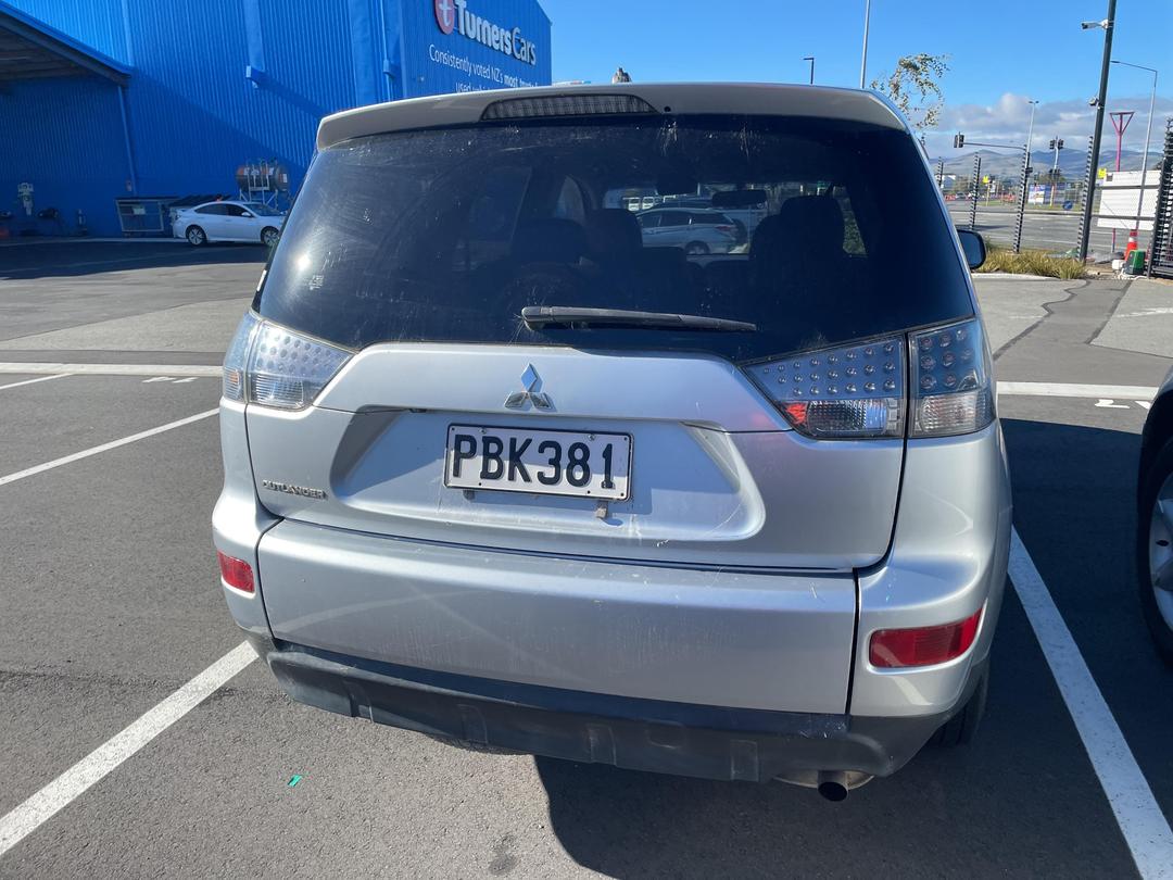 Photo '9' of Mitsubishi Outlander