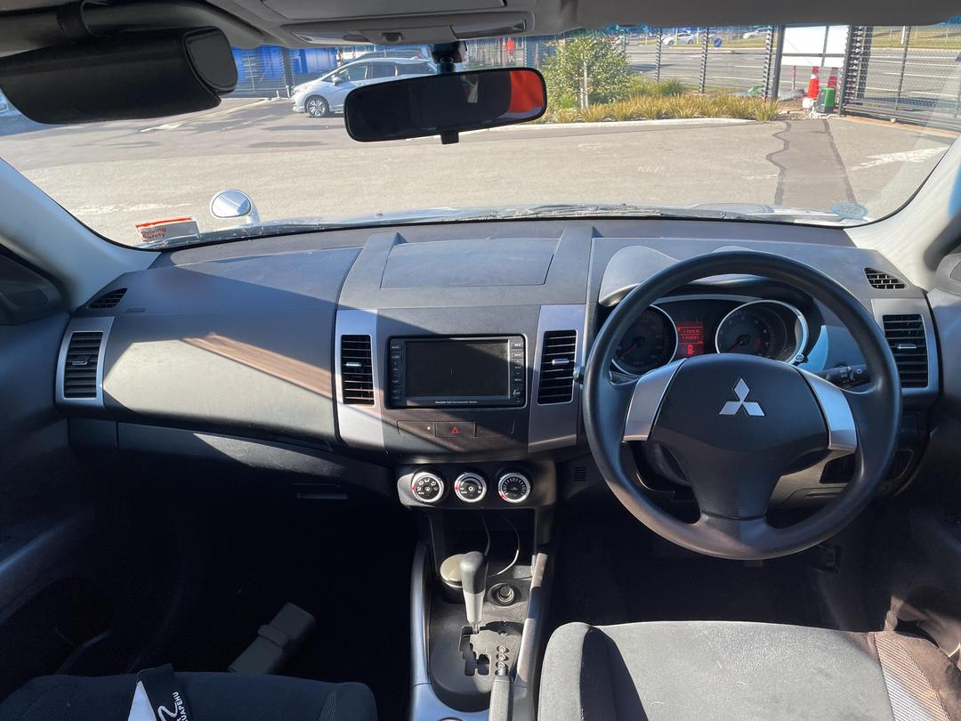 Photo '19' of Mitsubishi Outlander