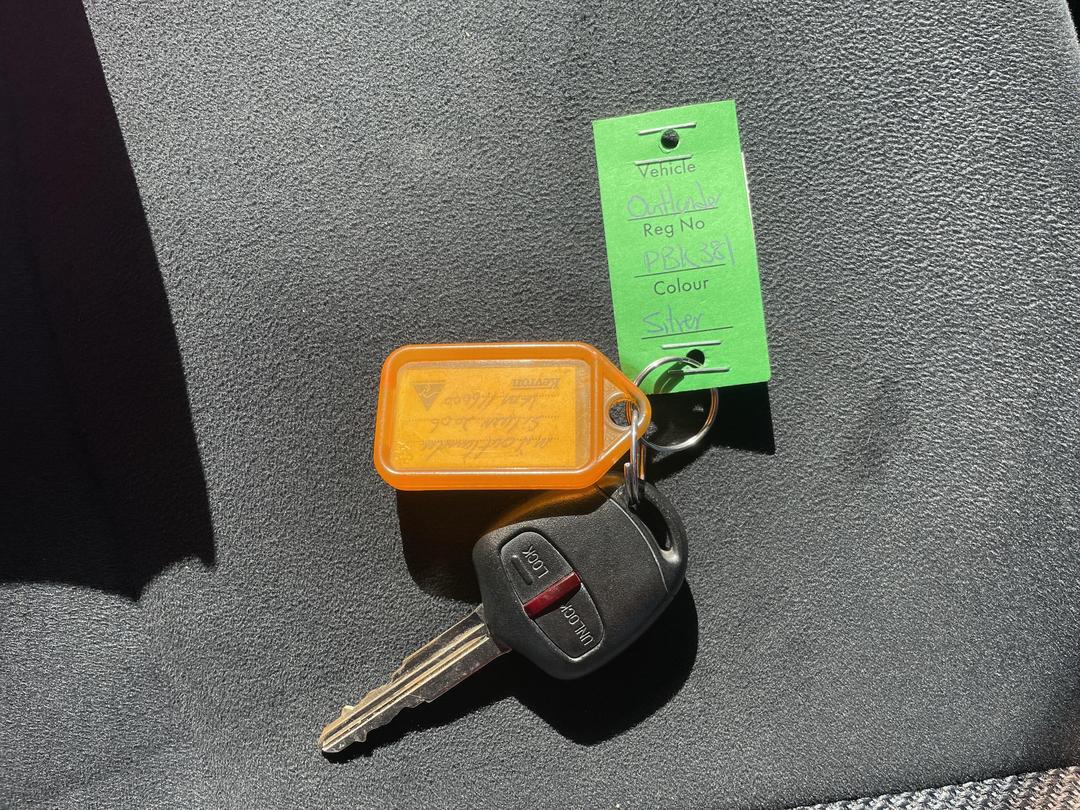 Photo '15' of Mitsubishi Outlander