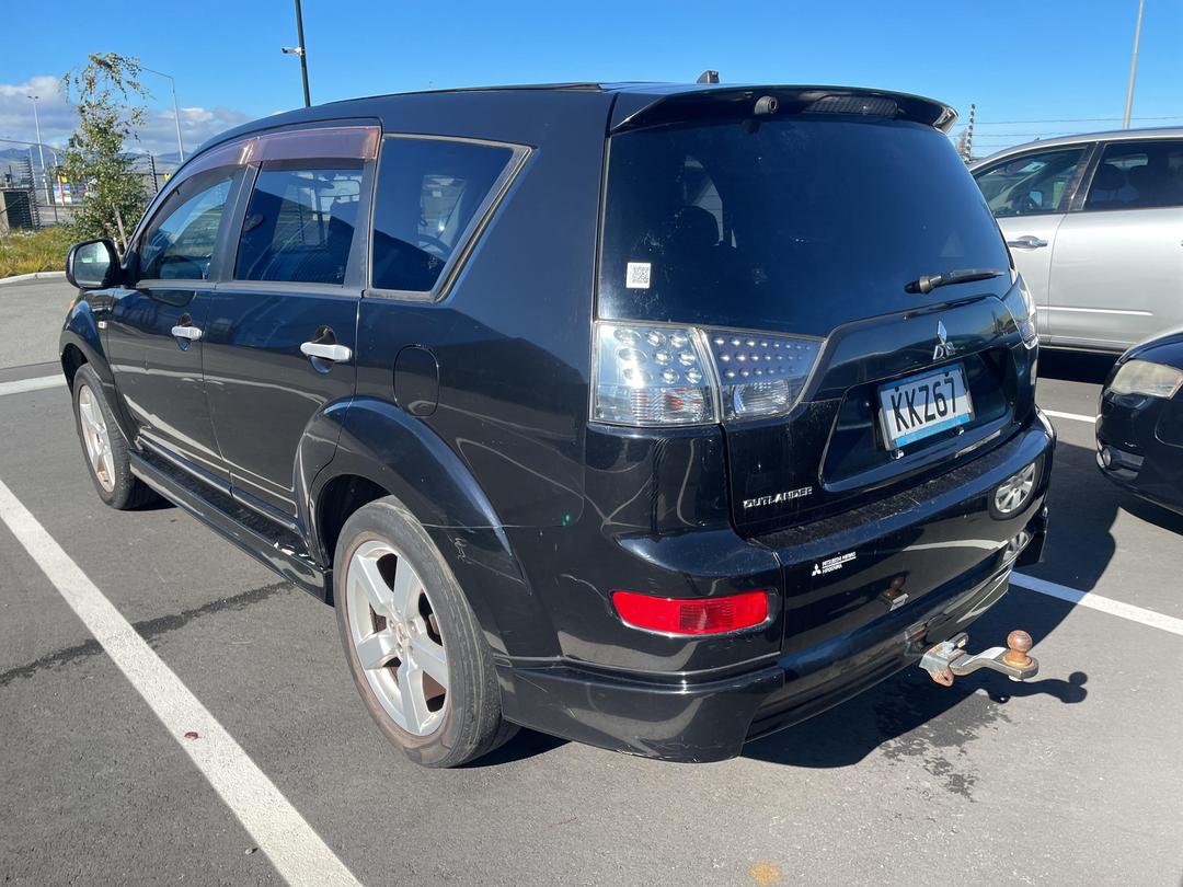 Photo '10' of Mitsubishi Outlander