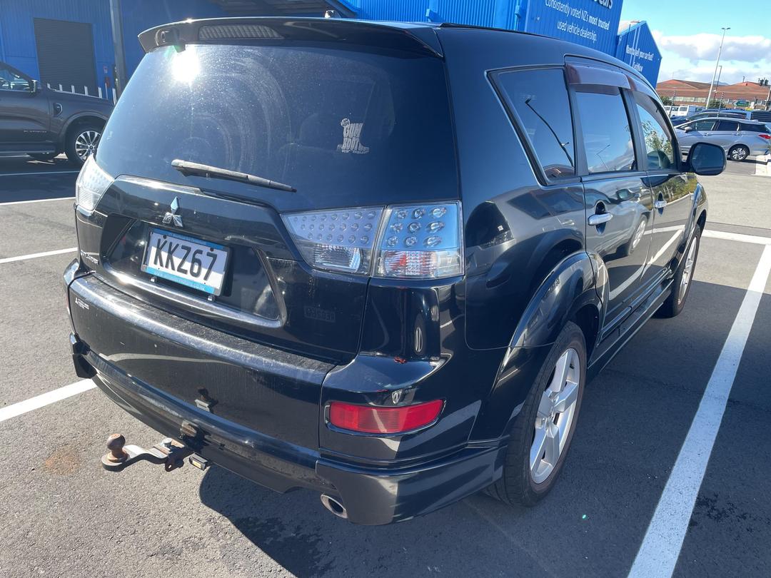 Photo '7' of Mitsubishi Outlander