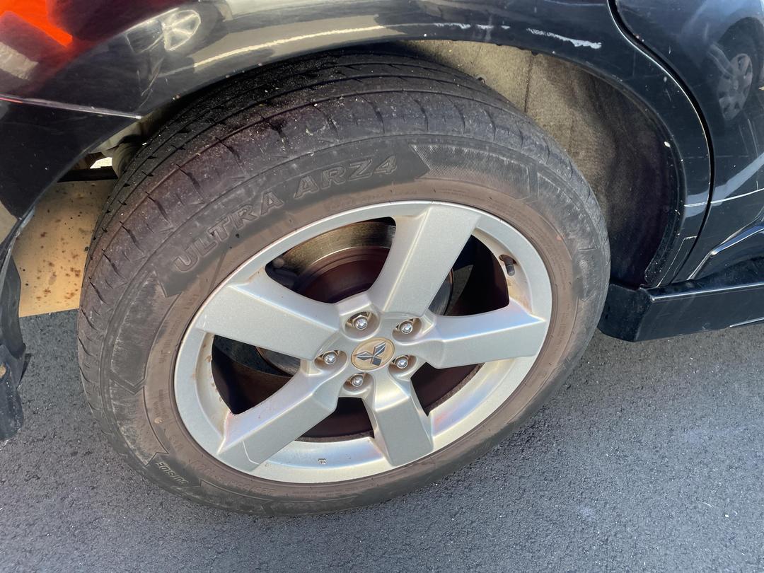 Photo '8' of Mitsubishi Outlander