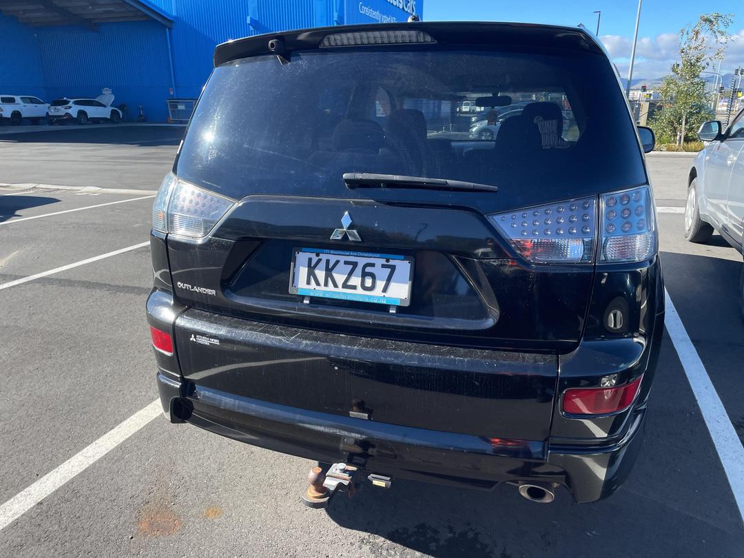 Photo '9' of Mitsubishi Outlander