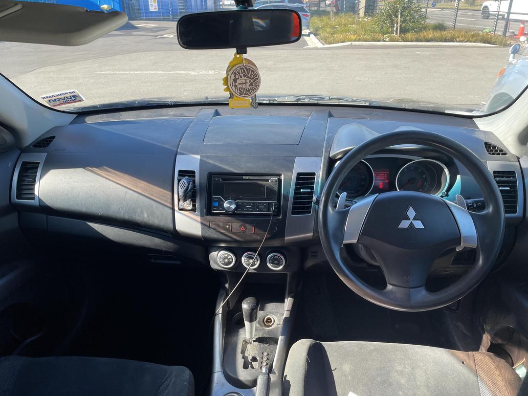 Photo '19' of Mitsubishi Outlander