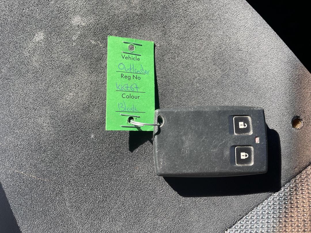 Photo '15' of Mitsubishi Outlander