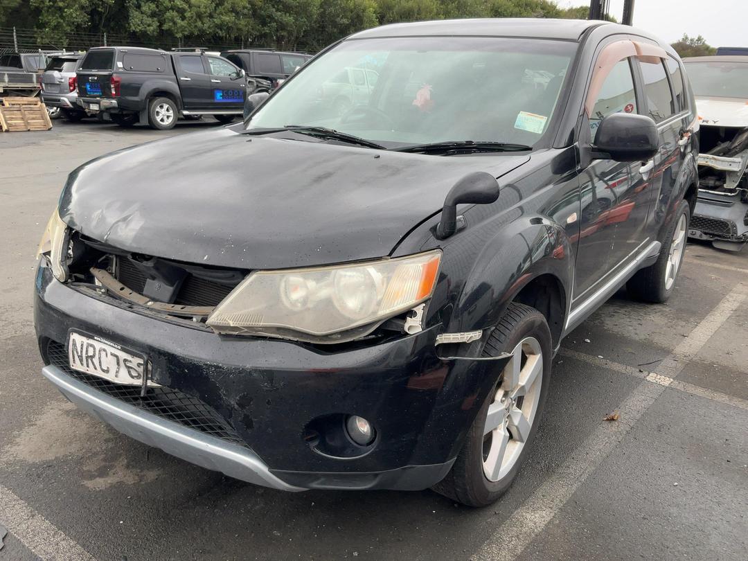 Photo '2' of Mitsubishi Outlander Photo '2' of Mitsubishi Outlander