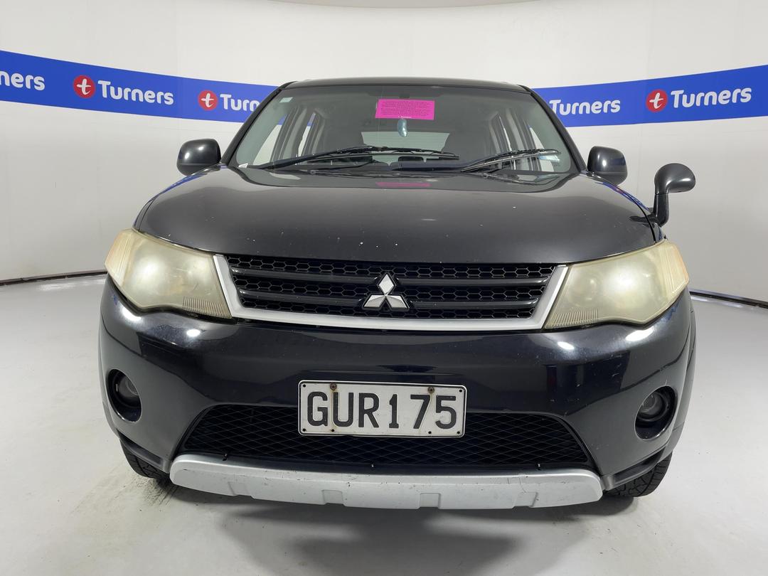 Photo '3' of Mitsubishi Outlander Photo '3' of Mitsubishi Outlander