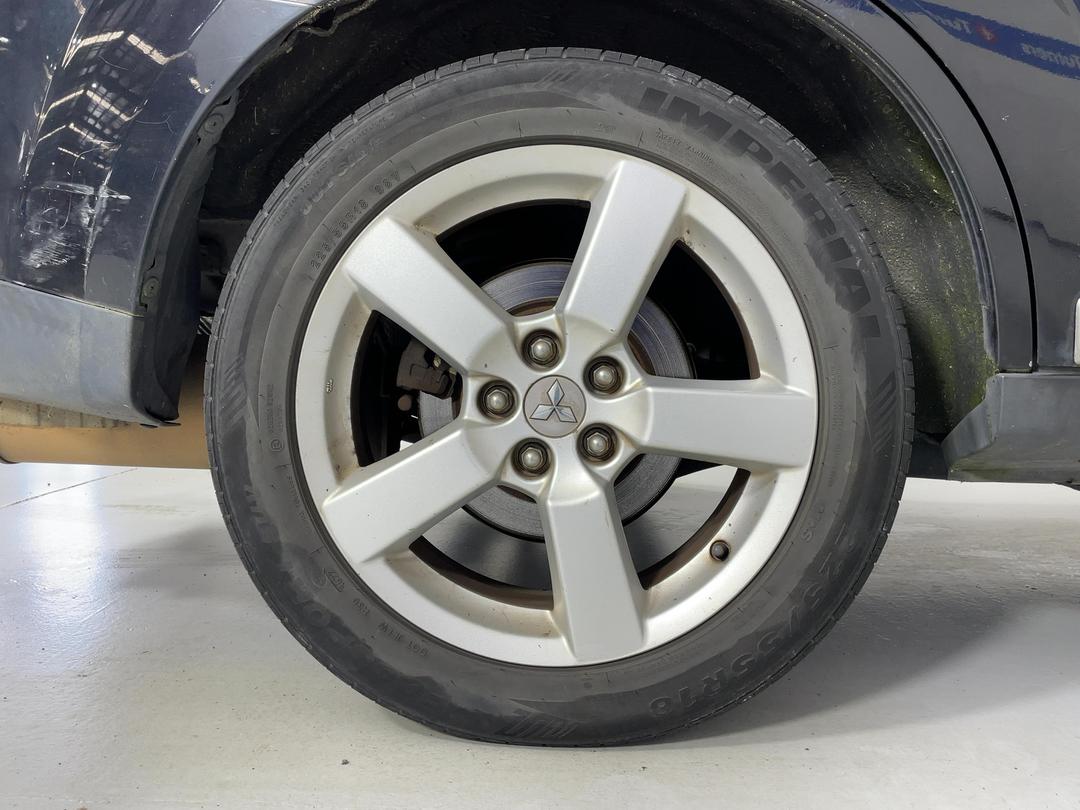 Photo '8' of Mitsubishi Outlander Photo '8' of Mitsubishi Outlander