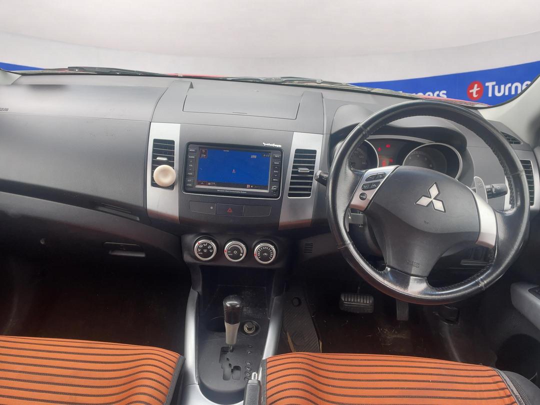 Photo '15' of Mitsubishi Outlander Photo '15' of Mitsubishi Outlander