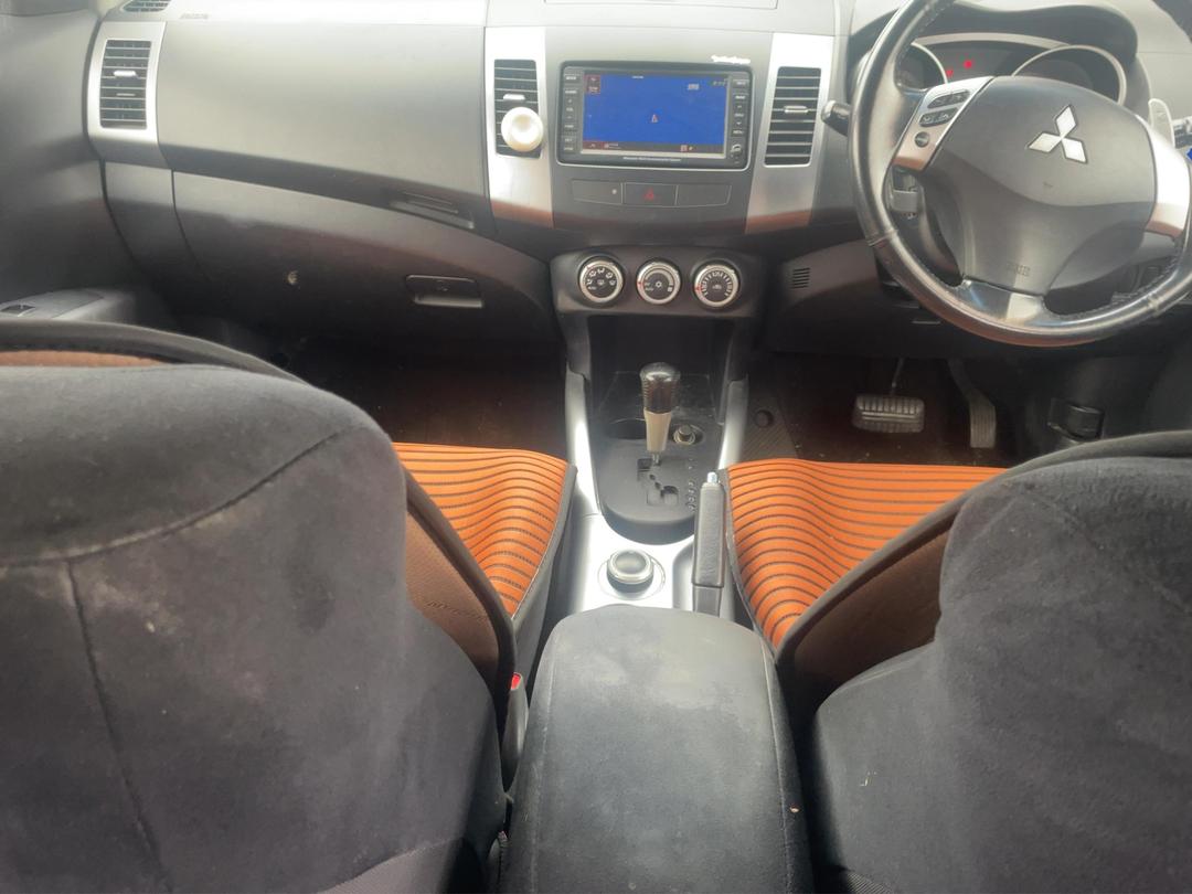 Photo '16' of Mitsubishi Outlander Photo '16' of Mitsubishi Outlander