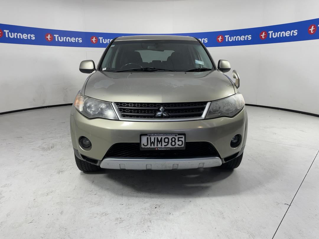 Photo '2' of Mitsubishi Outlander