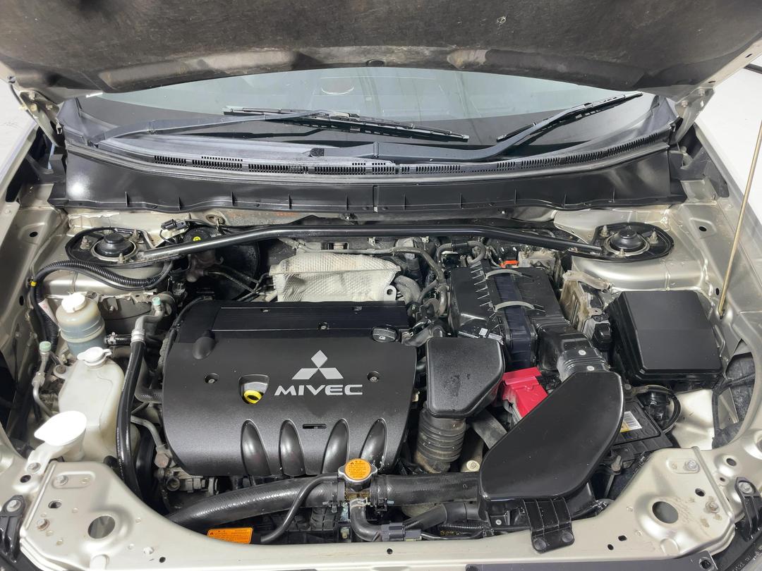 Photo '13' of Mitsubishi Outlander