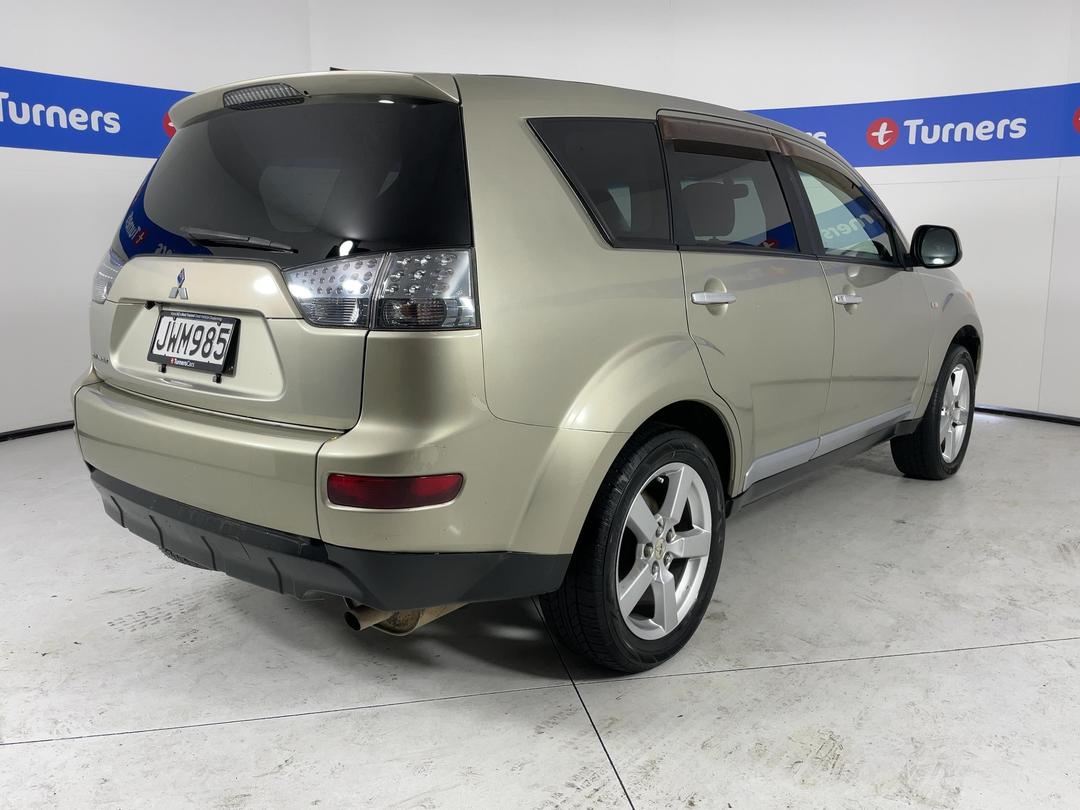 Photo '7' of Mitsubishi Outlander