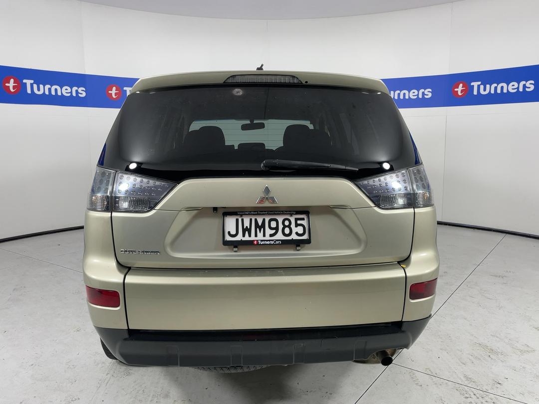Photo '6' of Mitsubishi Outlander