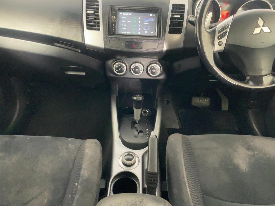 Photo '18' of Mitsubishi Outlander