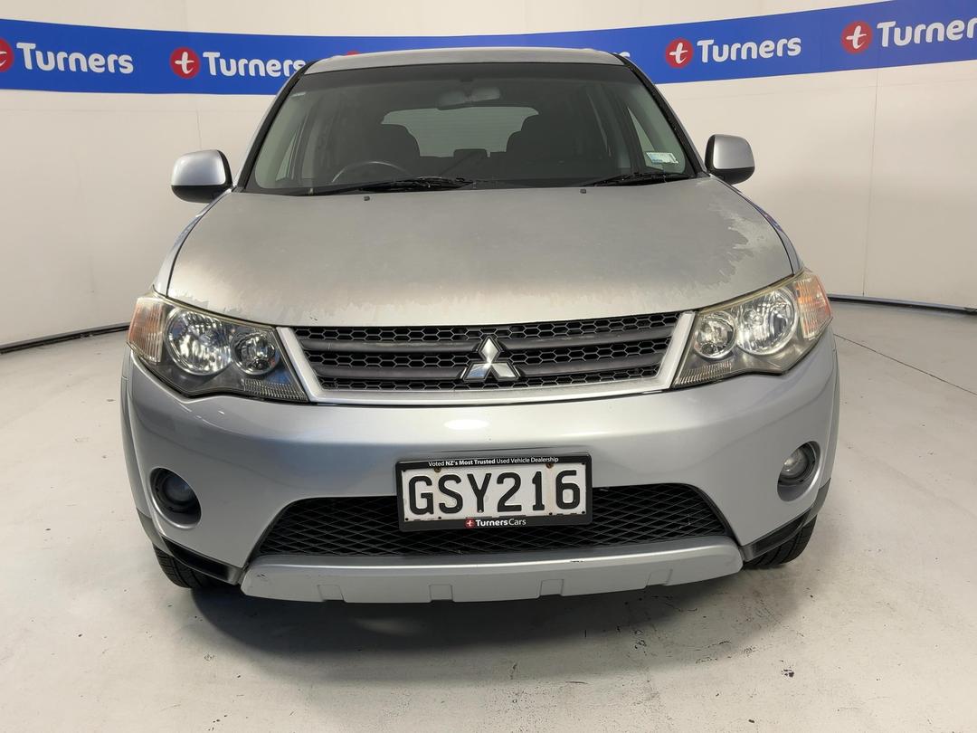 Photo '2' of Mitsubishi Outlander