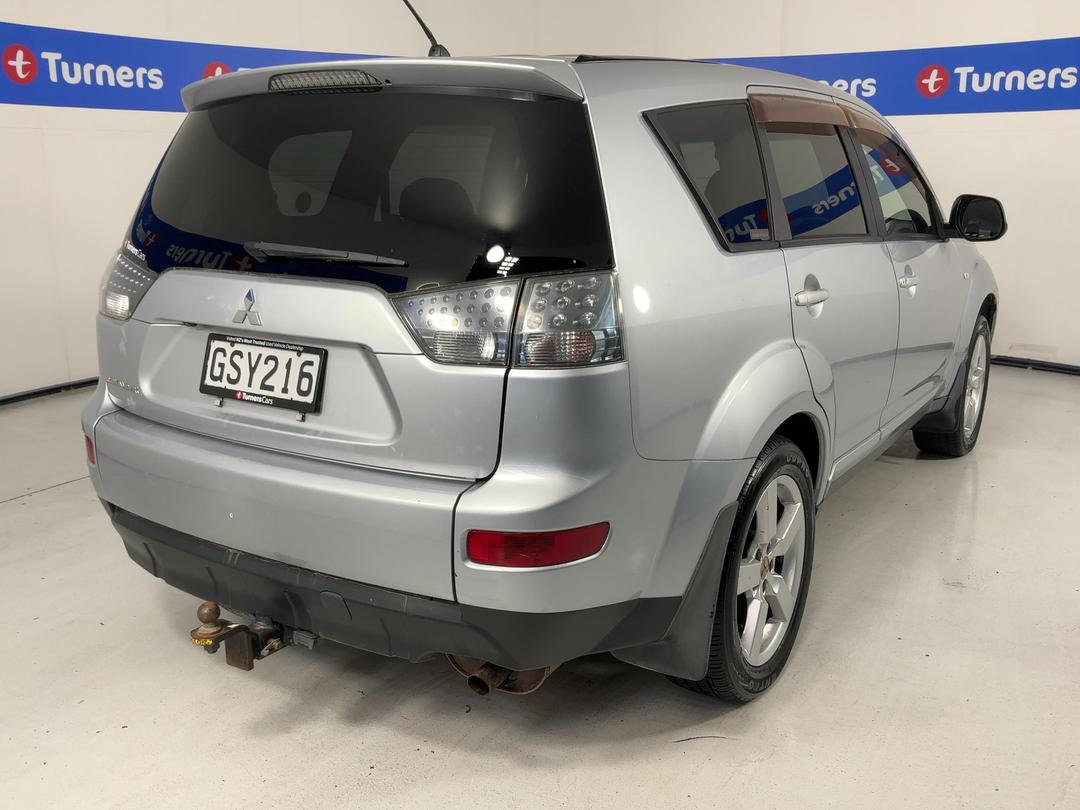Photo '7' of Mitsubishi Outlander