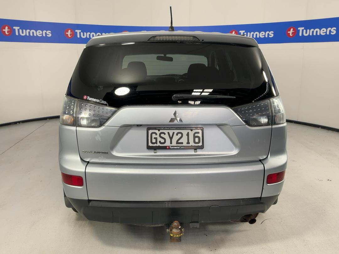 Photo '6' of Mitsubishi Outlander