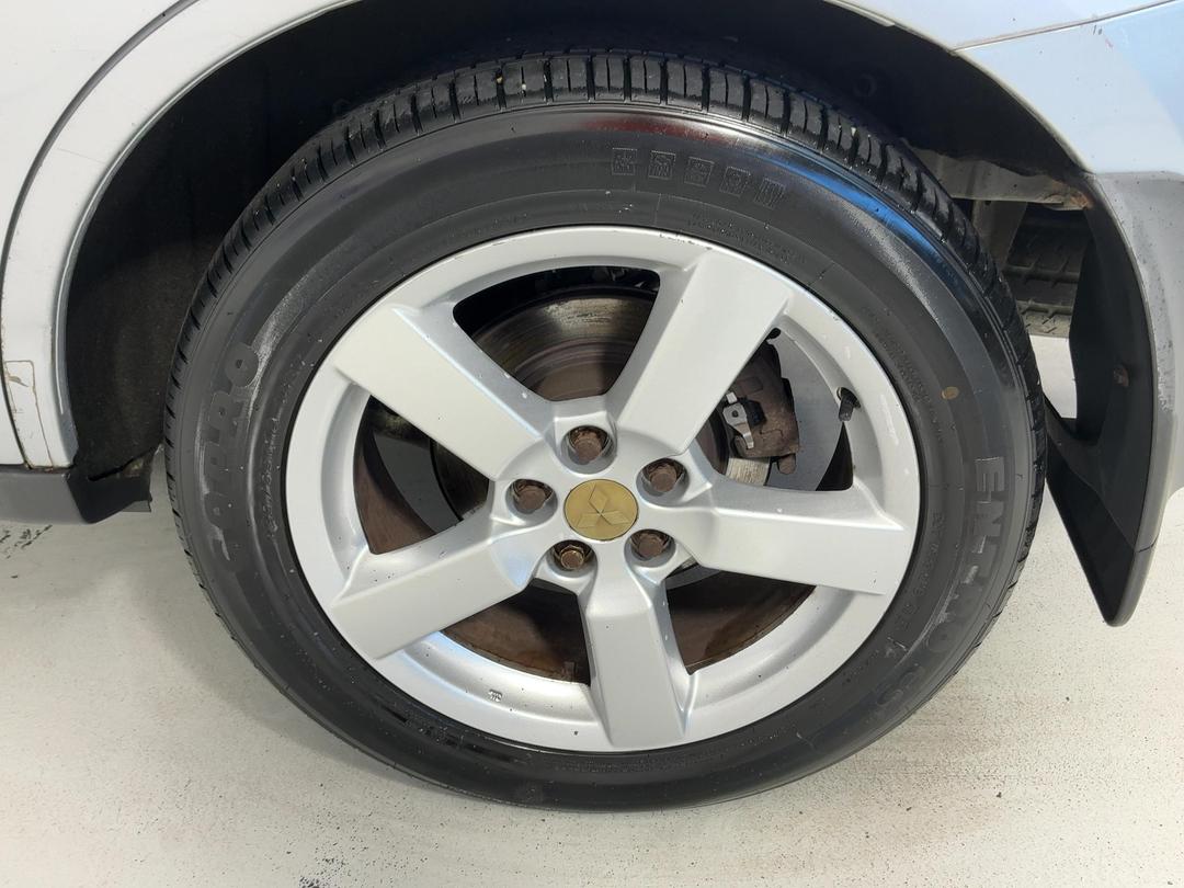 Photo '11' of Mitsubishi Outlander