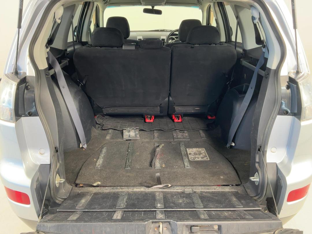 Photo '14' of Mitsubishi Outlander