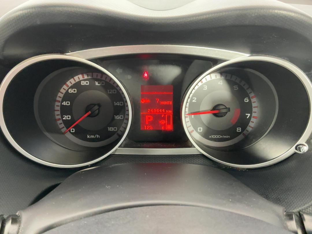 Photo '21' of Mitsubishi Outlander