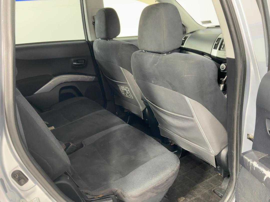 Photo '20' of Mitsubishi Outlander