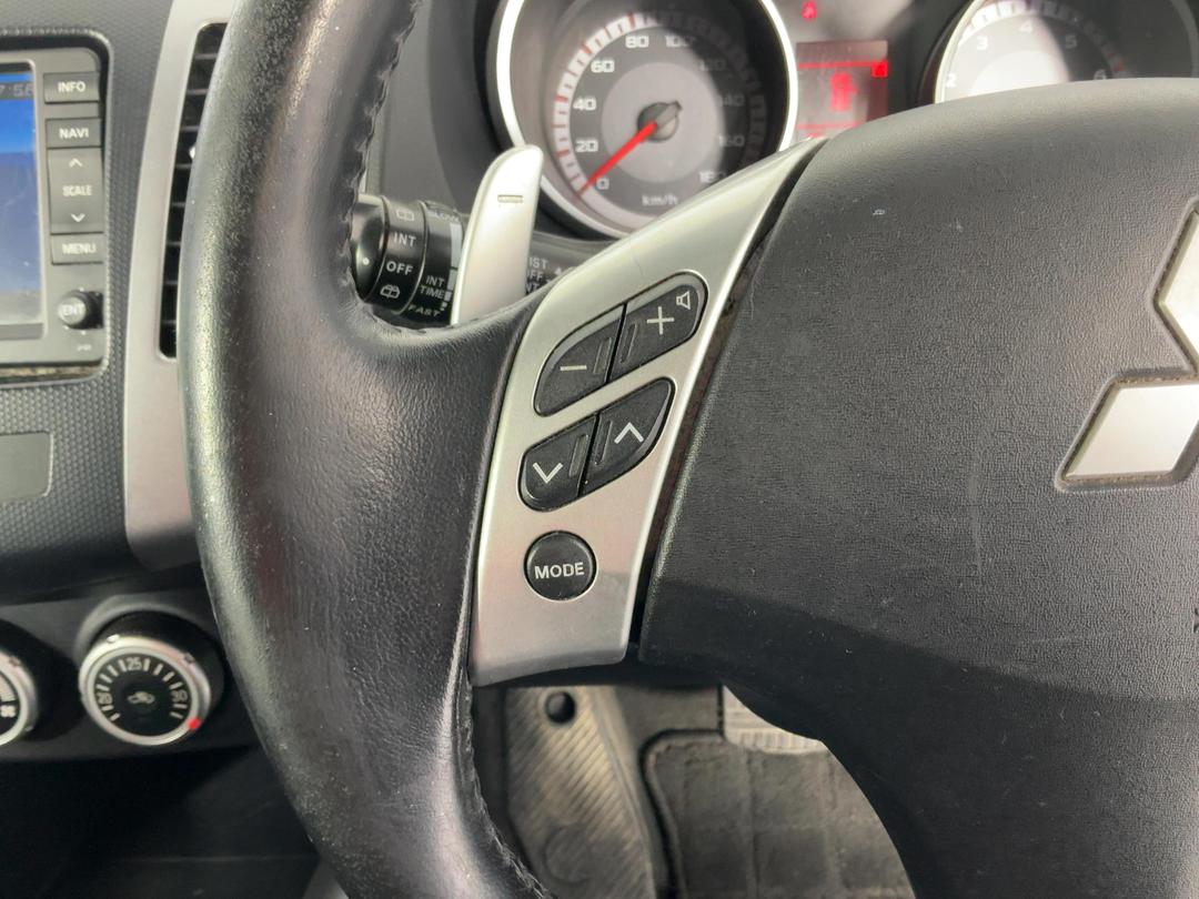 Photo '24' of Mitsubishi Outlander