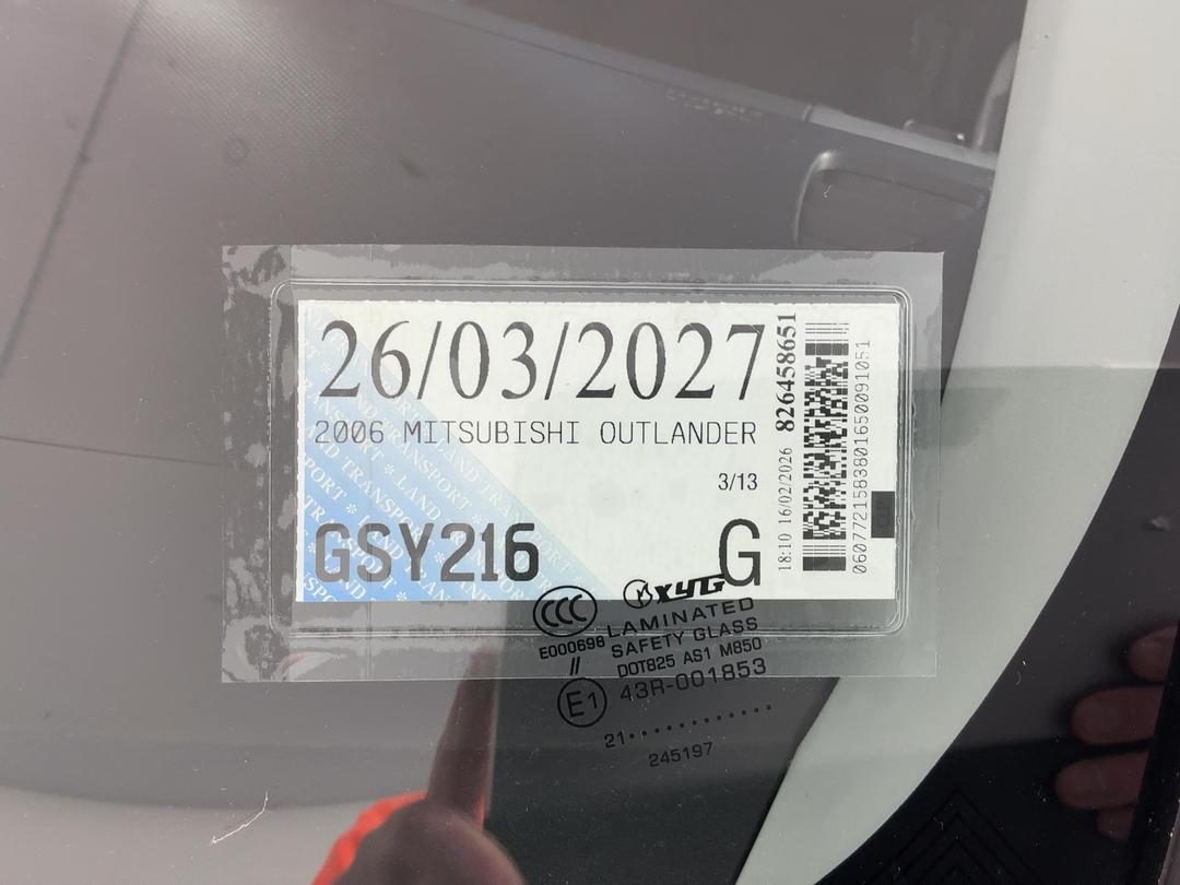 Photo '27' of Mitsubishi Outlander