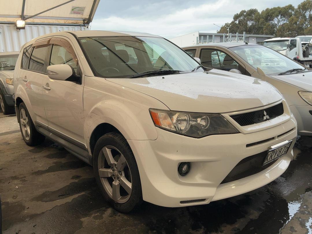Photo '2' of Mitsubishi Outlander Photo '2' of Mitsubishi Outlander