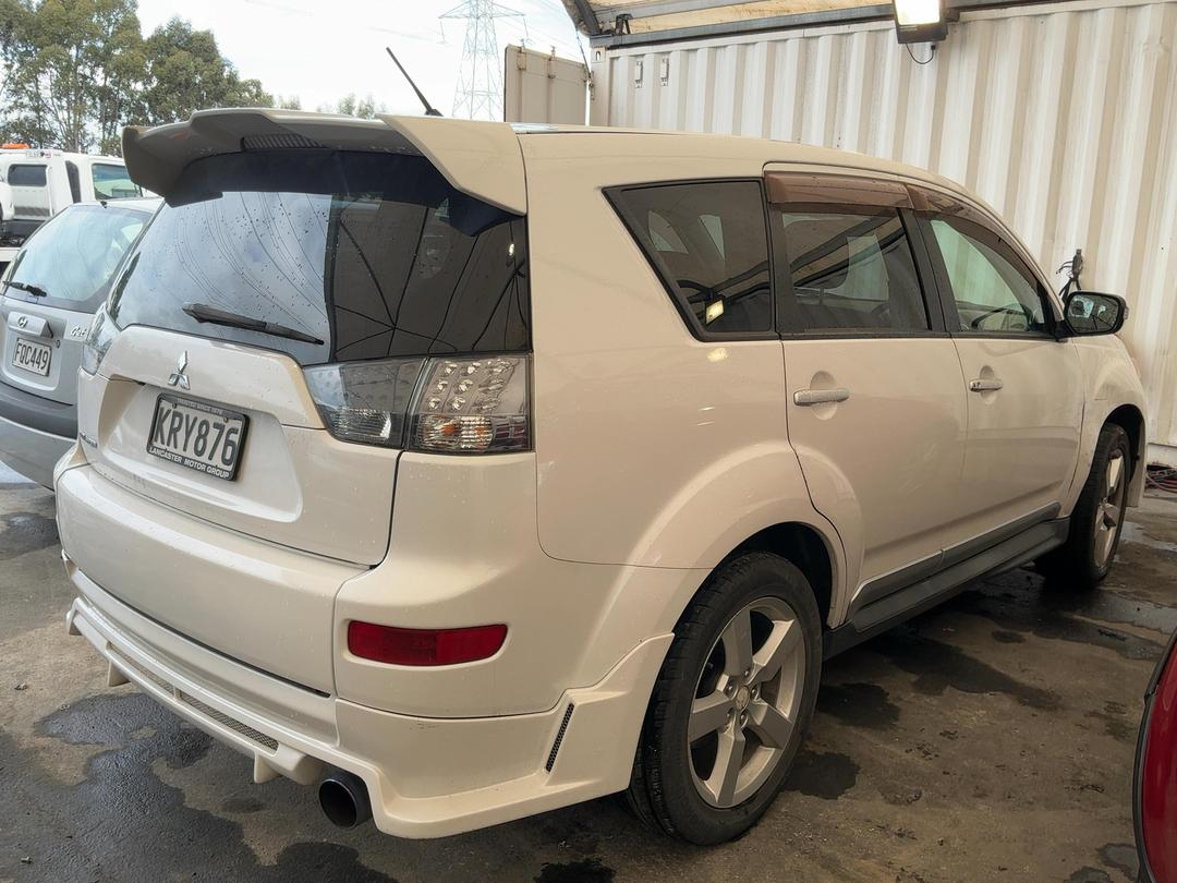 Photo '4' of Mitsubishi Outlander Photo '4' of Mitsubishi Outlander