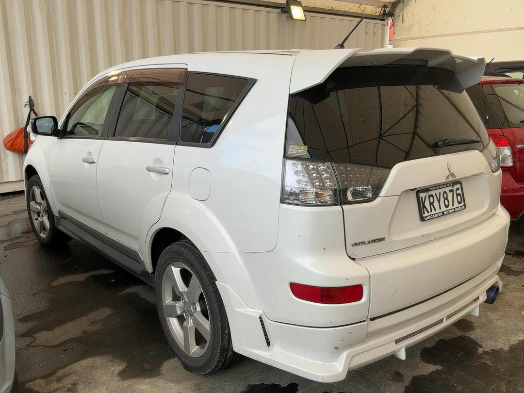 Photo '5' of Mitsubishi Outlander Photo '5' of Mitsubishi Outlander