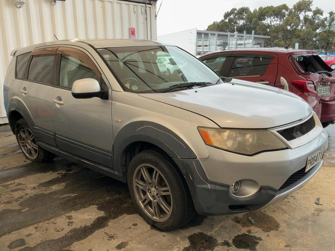 Photo '3' of Mitsubishi Outlander Photo '3' of Mitsubishi Outlander