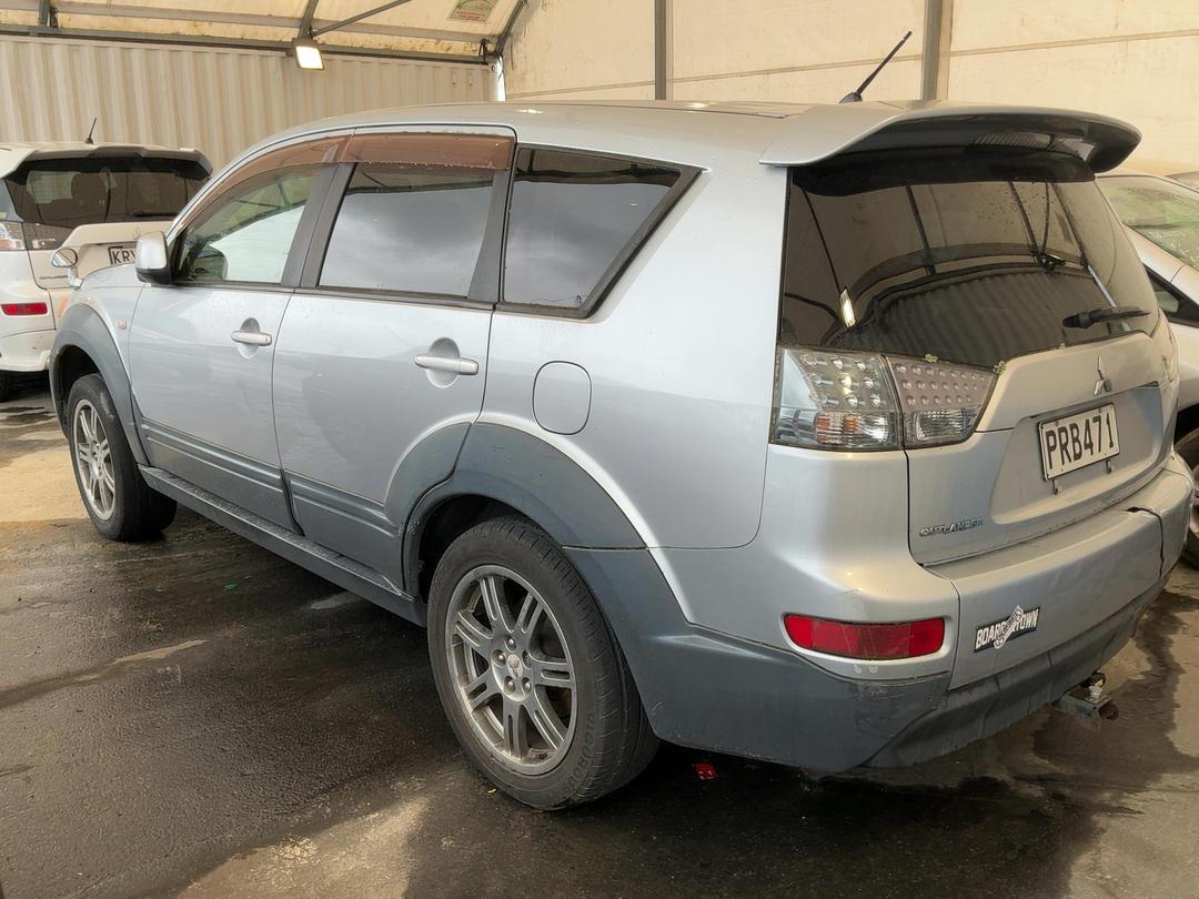 Photo '8' of Mitsubishi Outlander Photo '8' of Mitsubishi Outlander