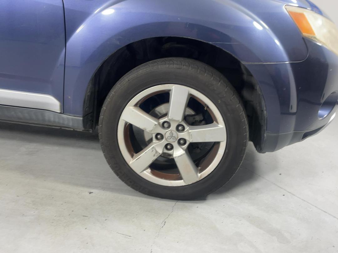 Photo '9' of Mitsubishi Outlander