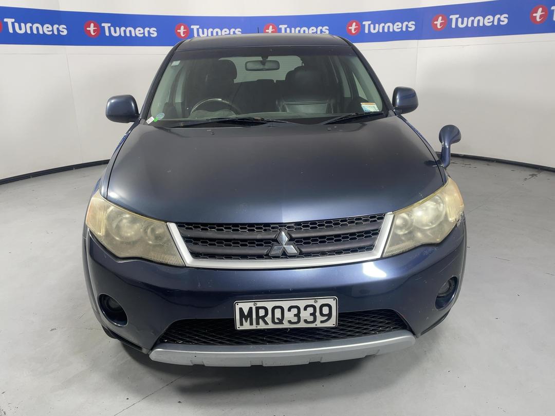 Photo '2' of Mitsubishi Outlander