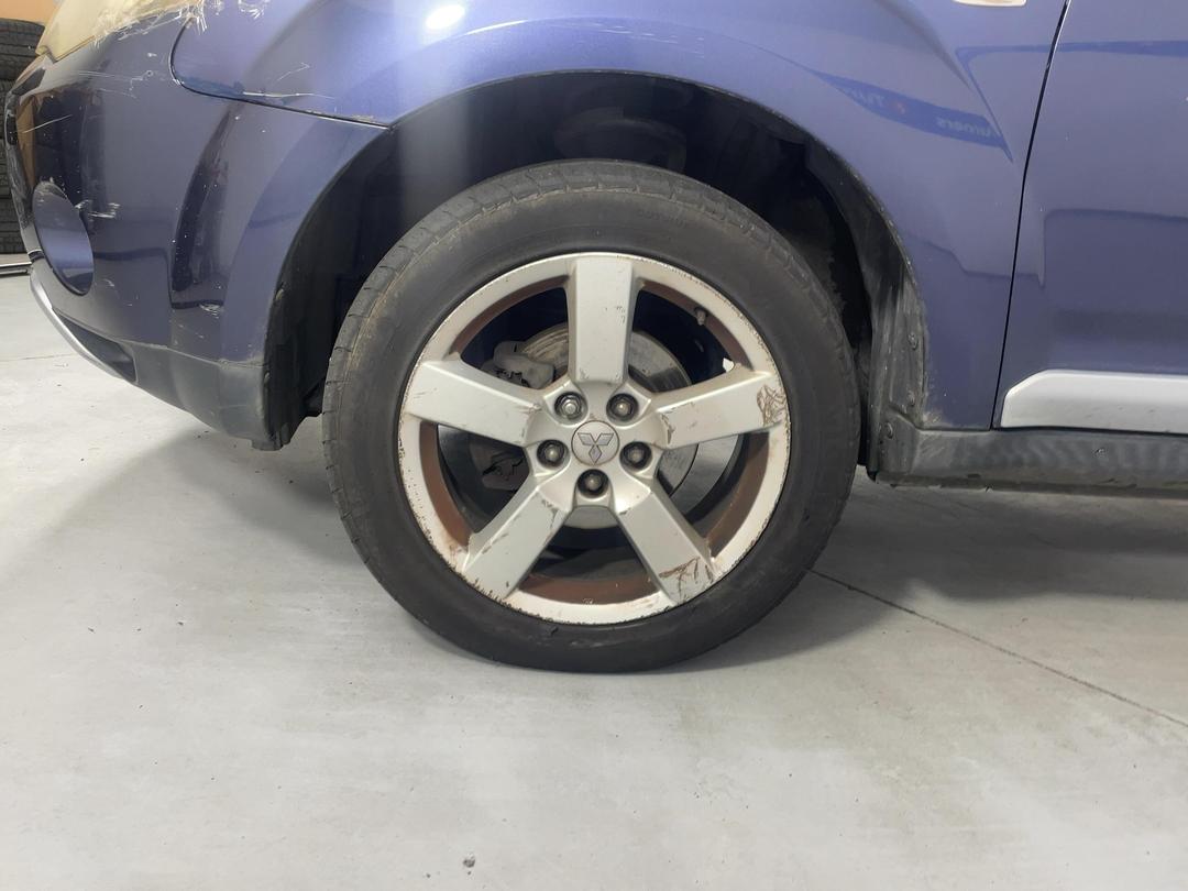 Photo '10' of Mitsubishi Outlander