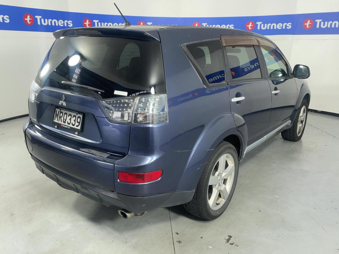 Photo '7' of Mitsubishi Outlander
