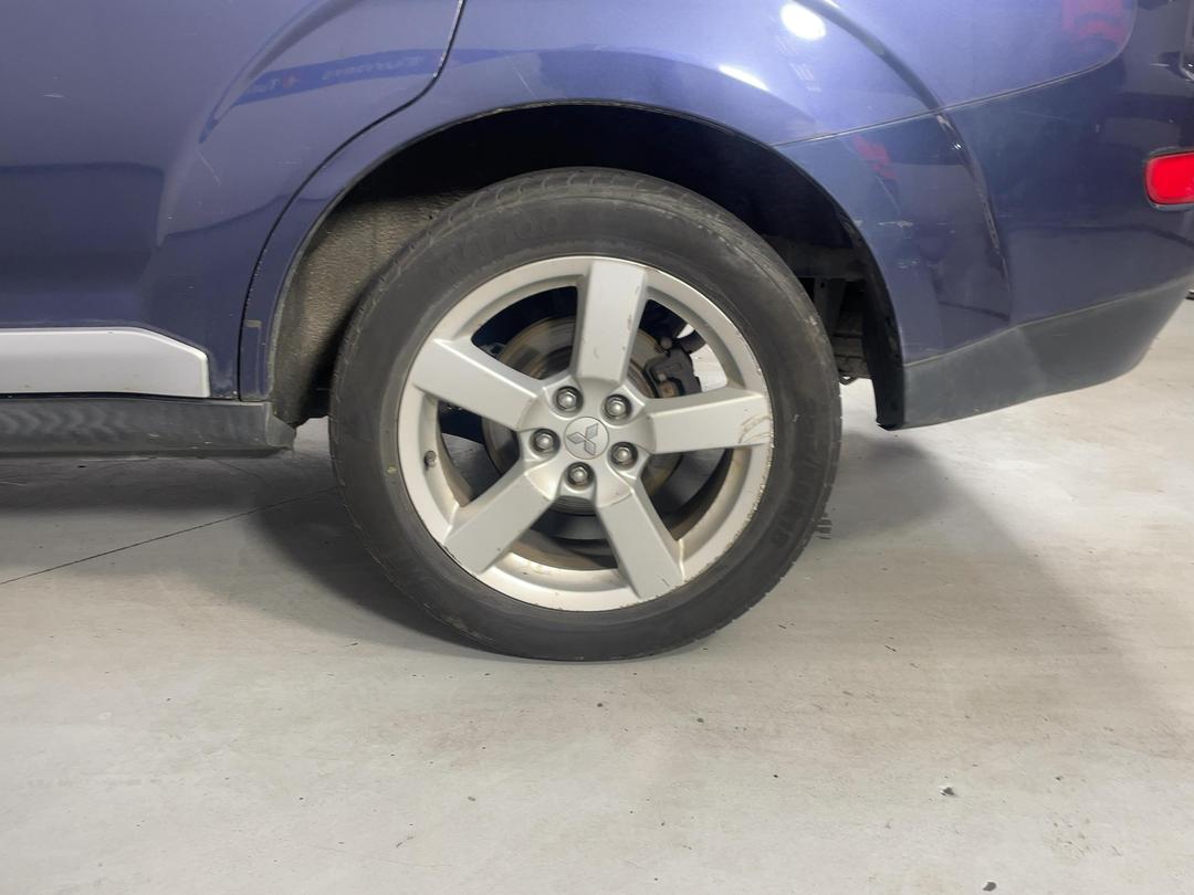 Photo '11' of Mitsubishi Outlander