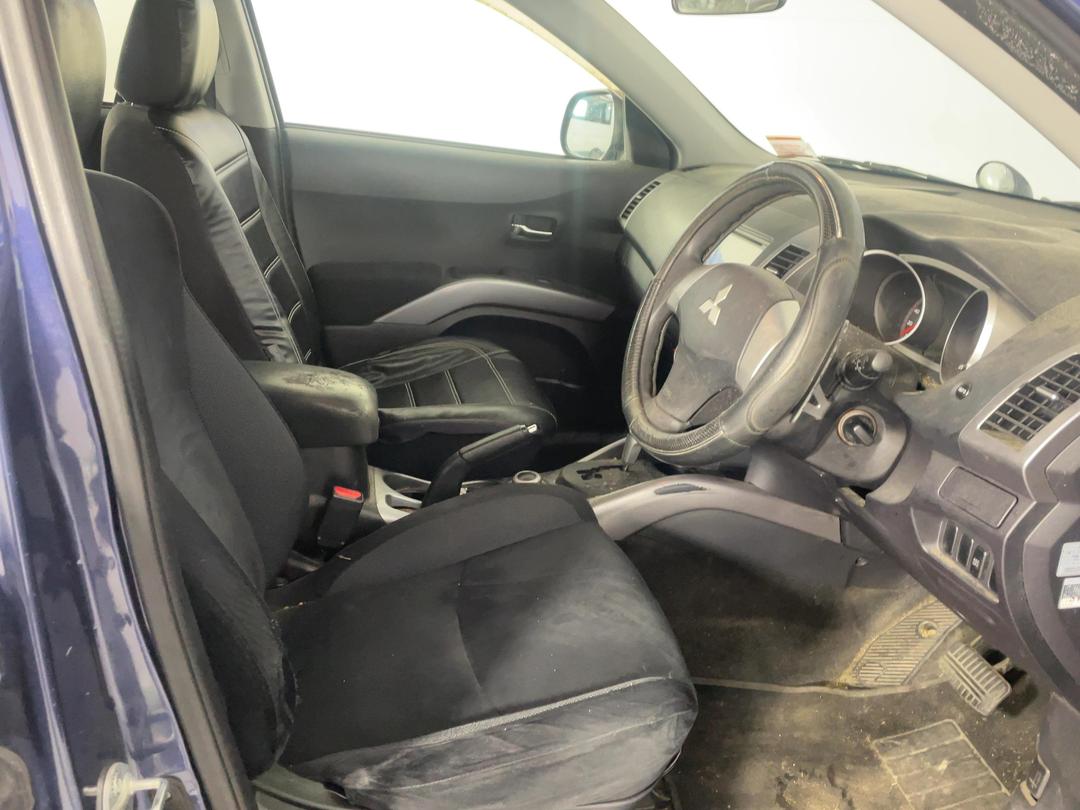 Photo '16' of Mitsubishi Outlander