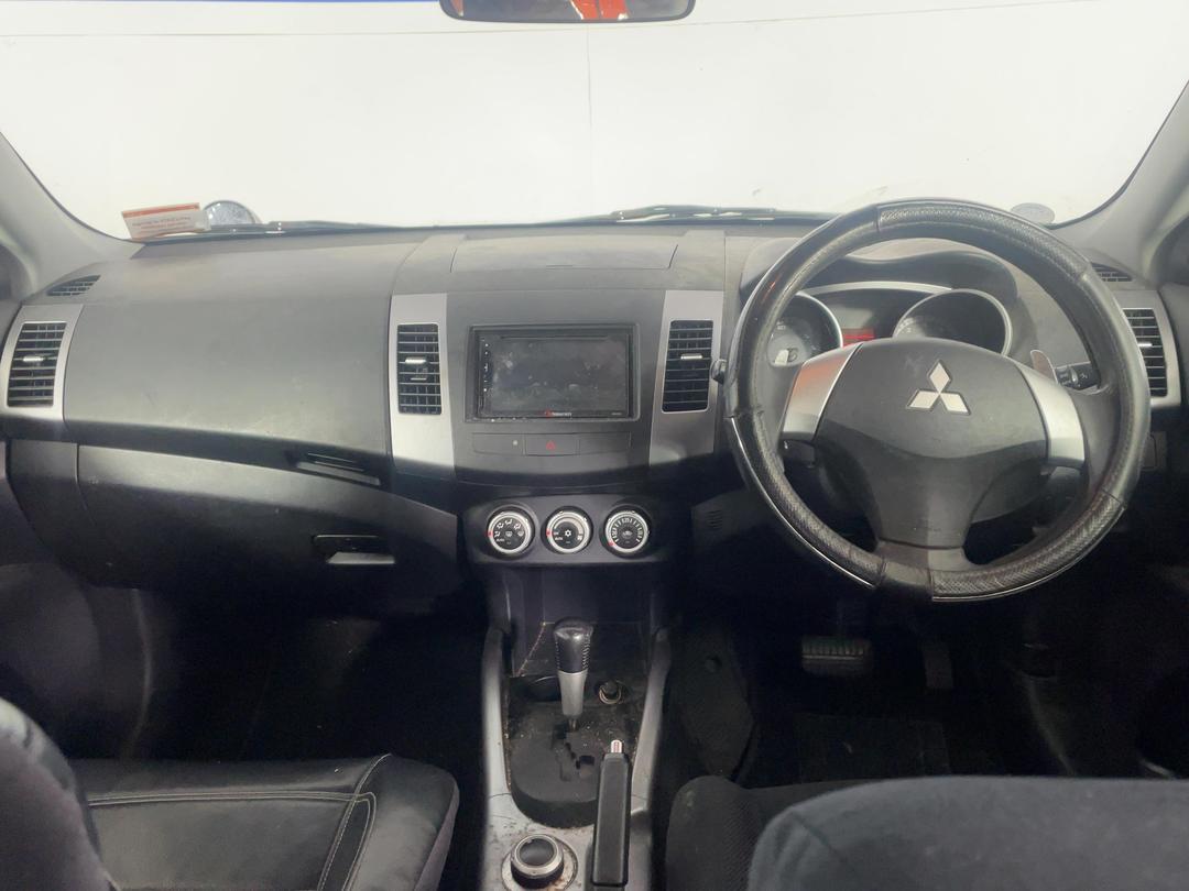 Photo '17' of Mitsubishi Outlander