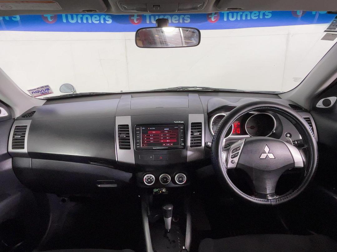 Photo '17' of Mitsubishi Outlander