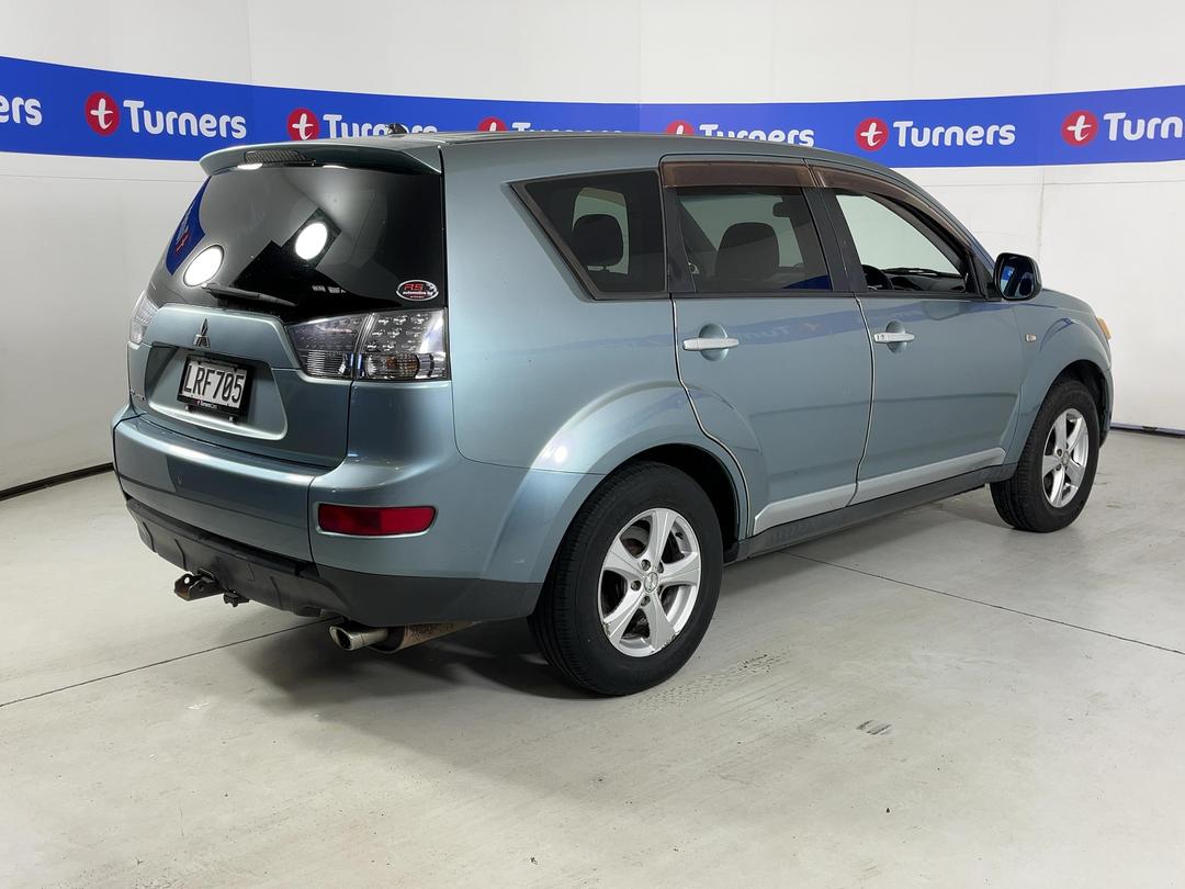 Photo '7' of Mitsubishi Outlander
