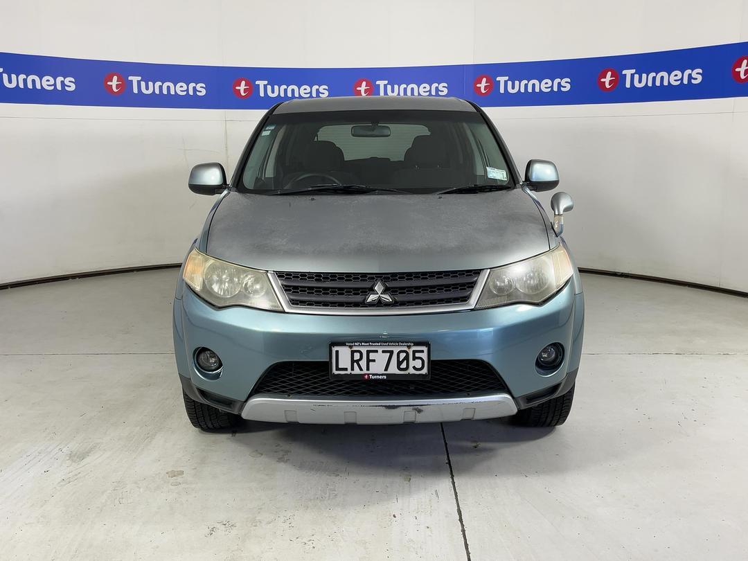 Photo '2' of Mitsubishi Outlander