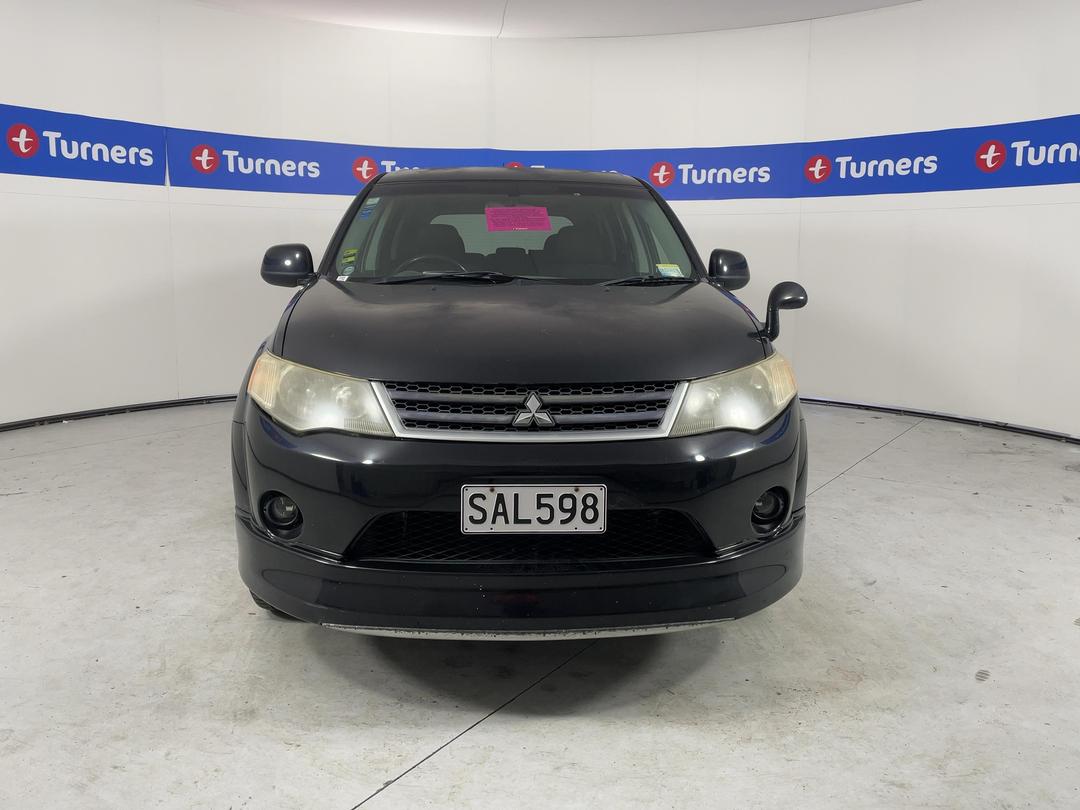 Photo '2' of Mitsubishi Outlander Photo '2' of Mitsubishi Outlander